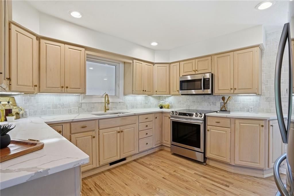 1316 E 108th Street — photo 12