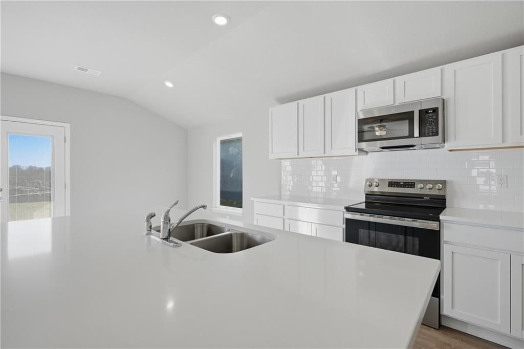 19475 Lincoln Street — photo 11