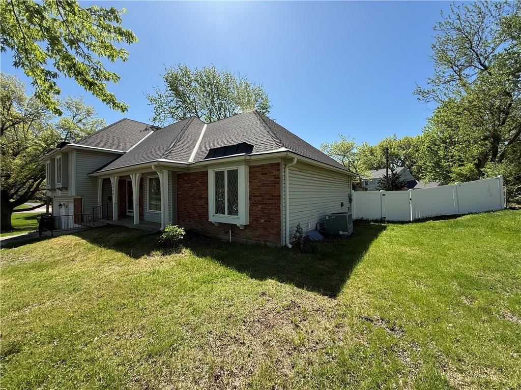 5205 W 99th Street — photo 2