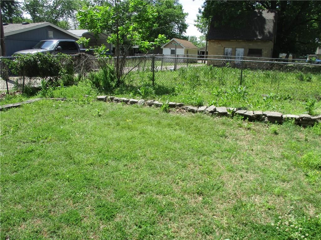208 E 21st Street — photo 16