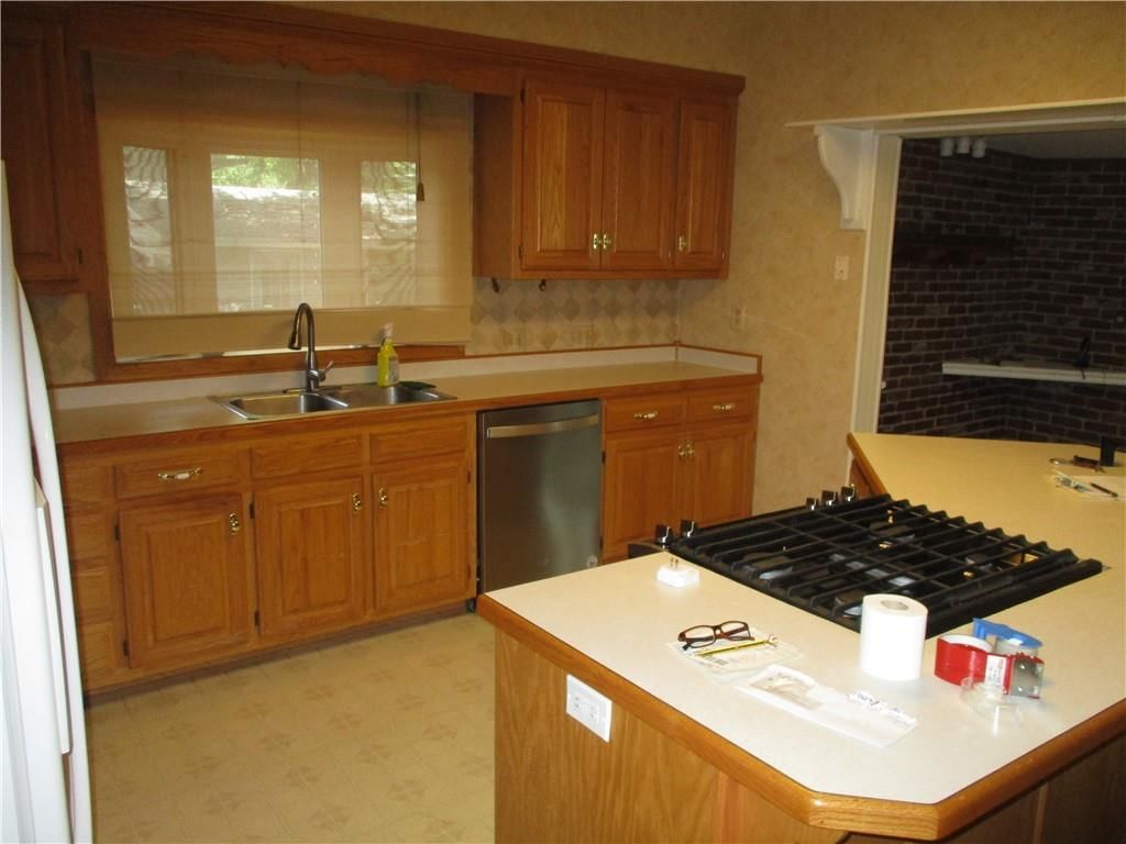 208 E 21st Street — photo 30