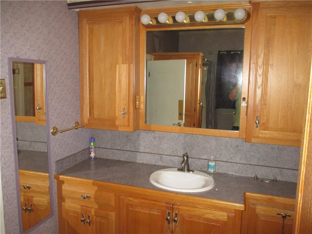 208 E 21st Street — photo 33