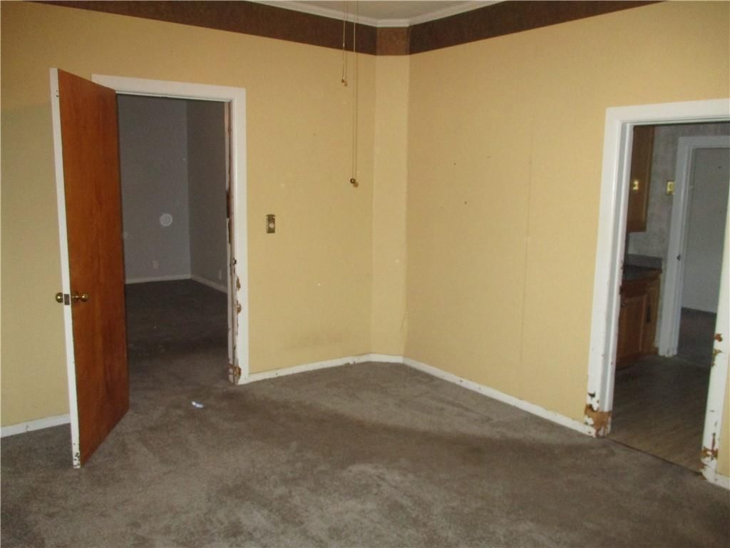 208 E 21st Street — photo 36