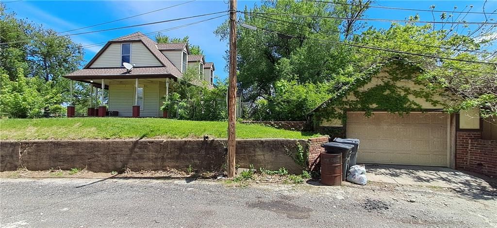 1324 Messanie Street — photo 2