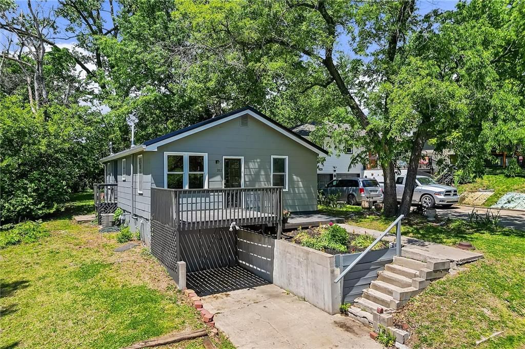 202 N Titus Avenue — photo 2