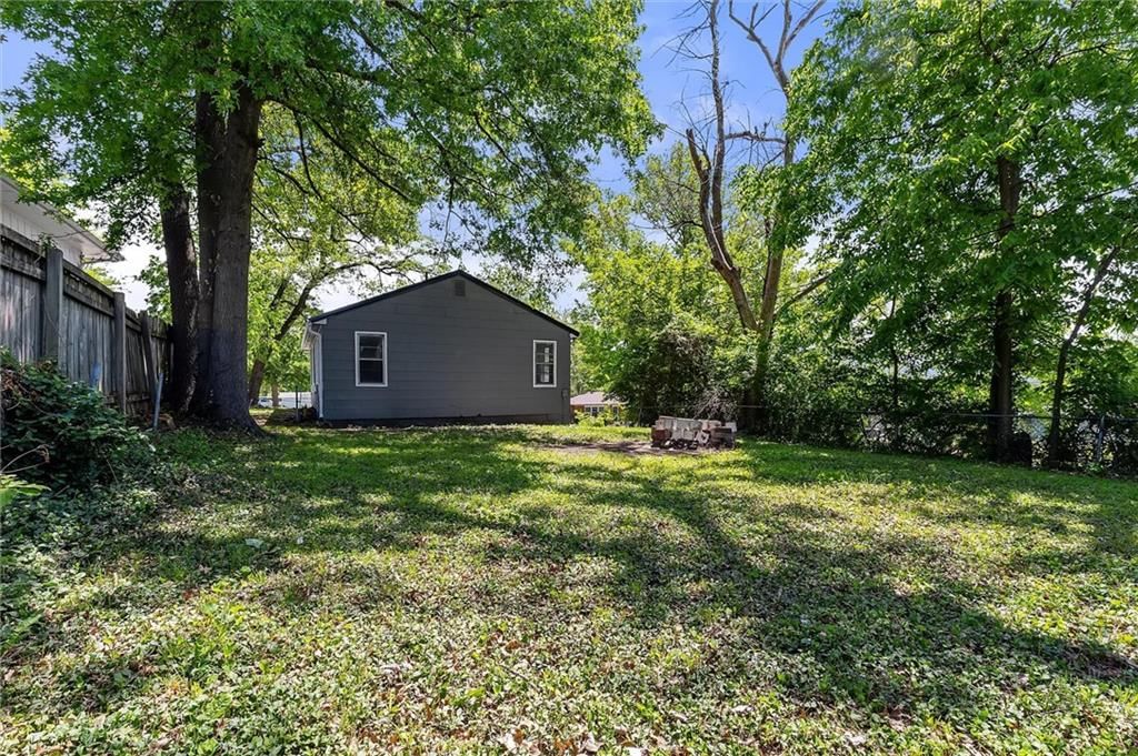 202 N Titus Avenue — photo 23
