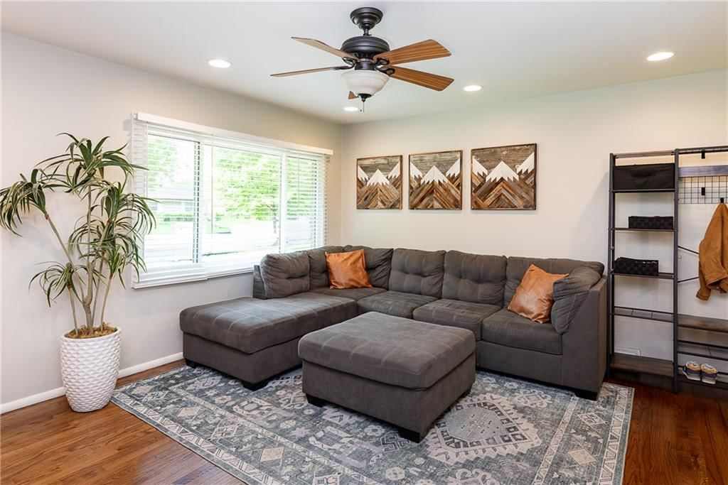6306 W 77th Terrace — photo 3