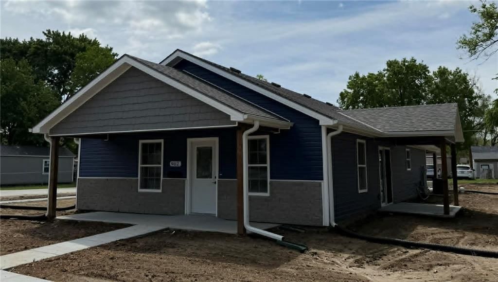 902 Morgan Street — photo 2
