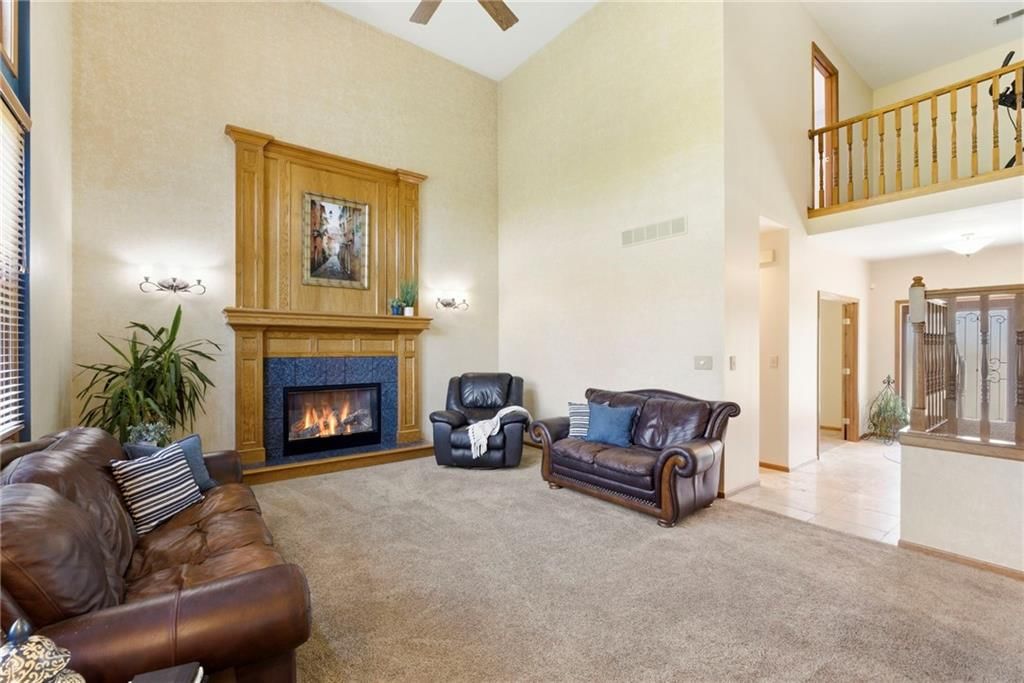 504 SE Asheville Drive — photo 2