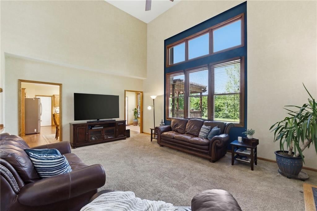 504 SE Asheville Drive — photo 3