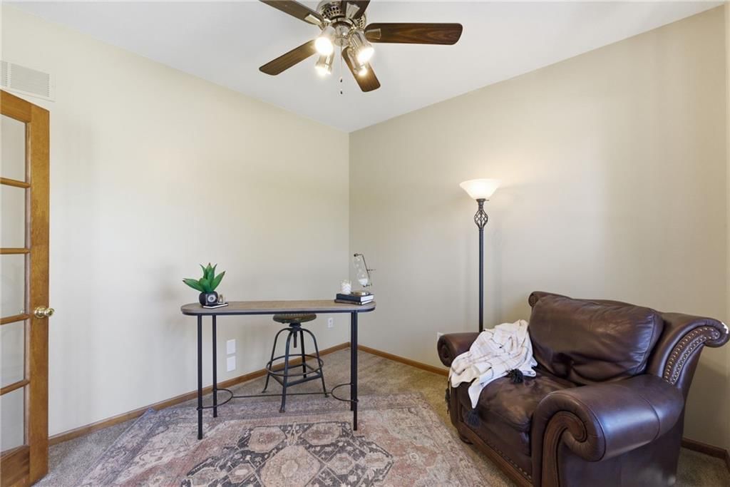 504 SE Asheville Drive — photo 4