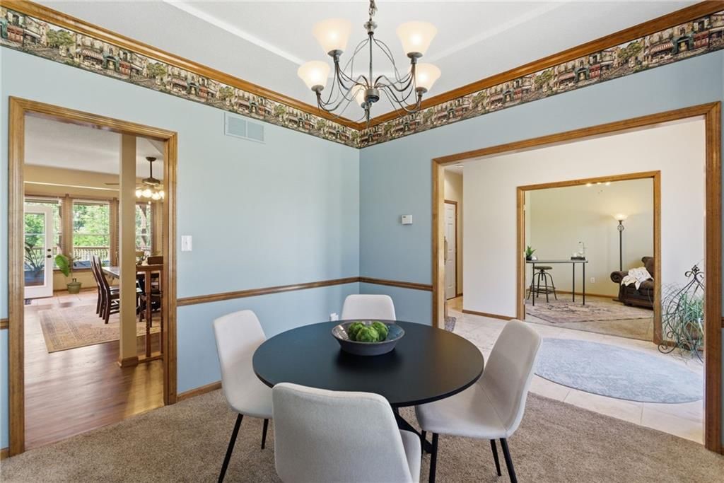 504 SE Asheville Drive — photo 5