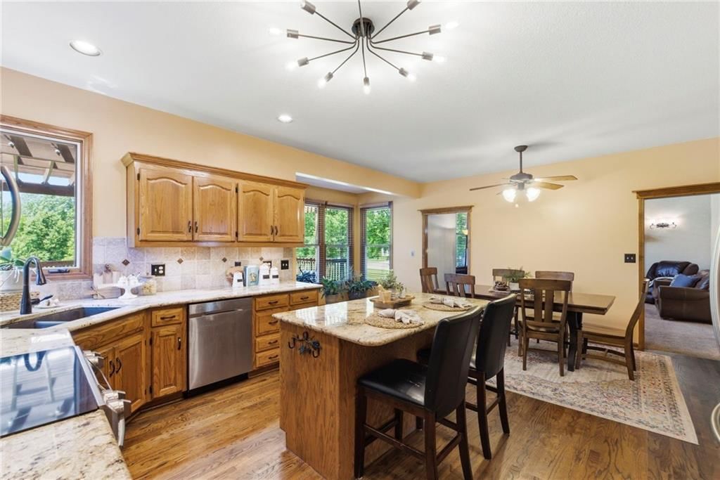 504 SE Asheville Drive — photo 6