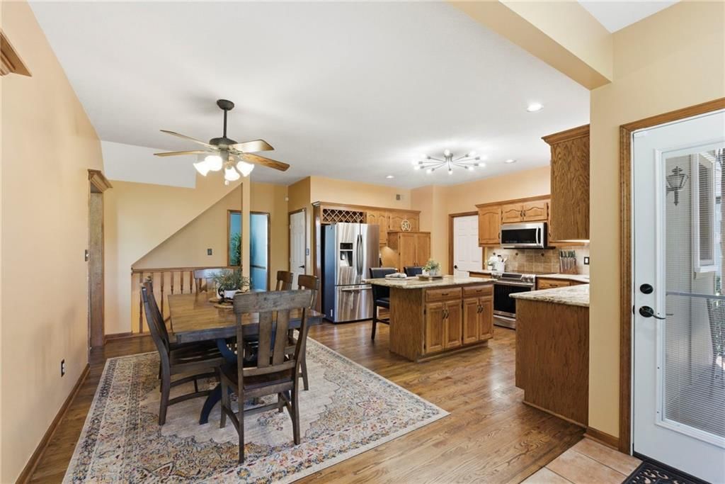 504 SE Asheville Drive — photo 7