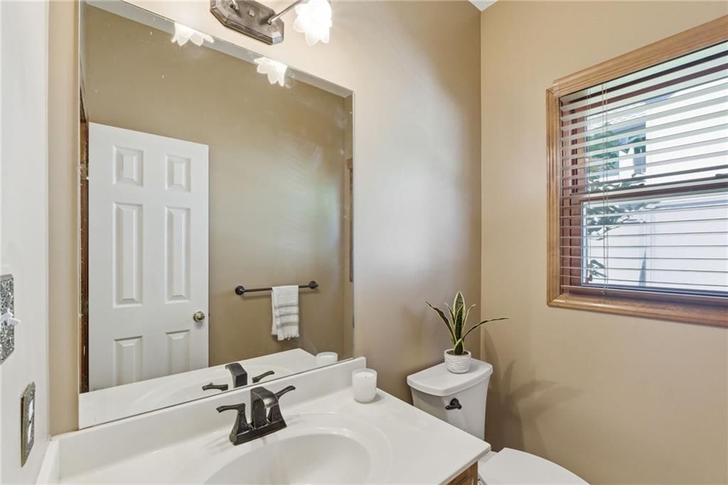 504 SE Asheville Drive — photo 9