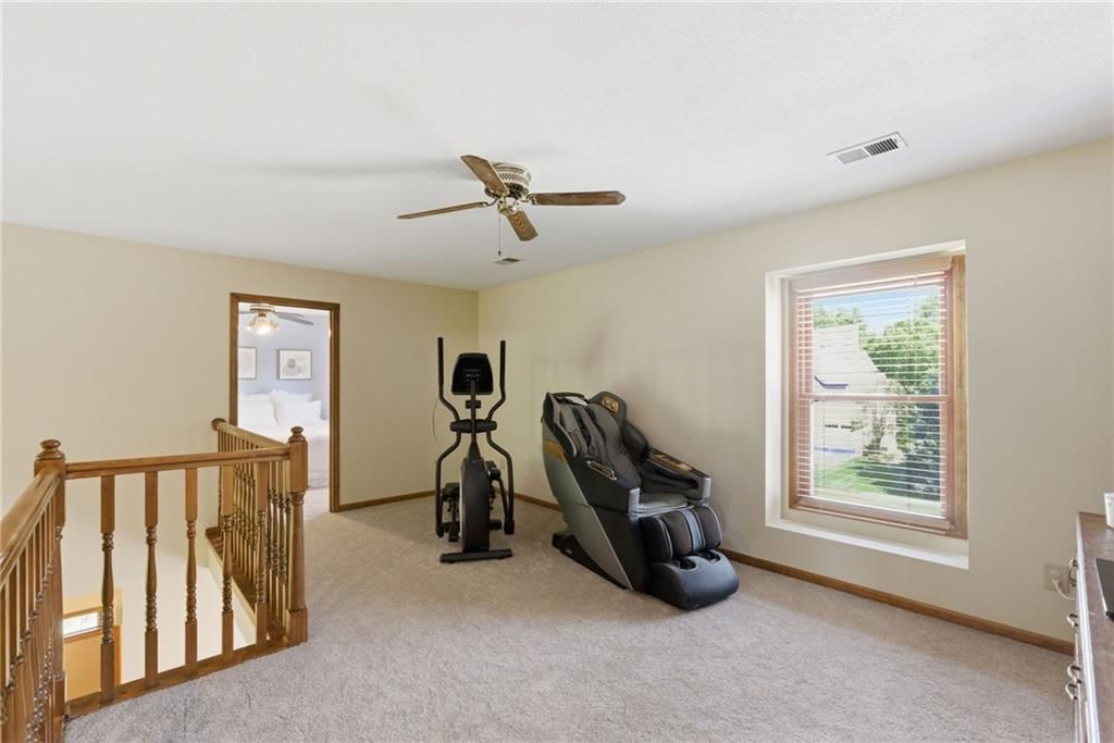504 SE Asheville Drive — photo 15