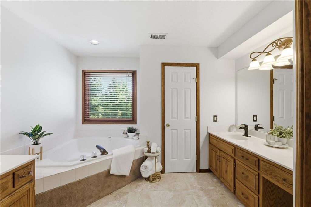 504 SE Asheville Drive — photo 22
