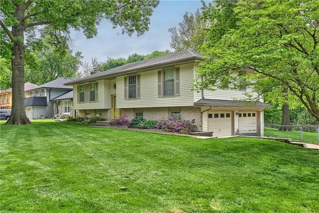5816 Whispering Oaks Lane — photo 2