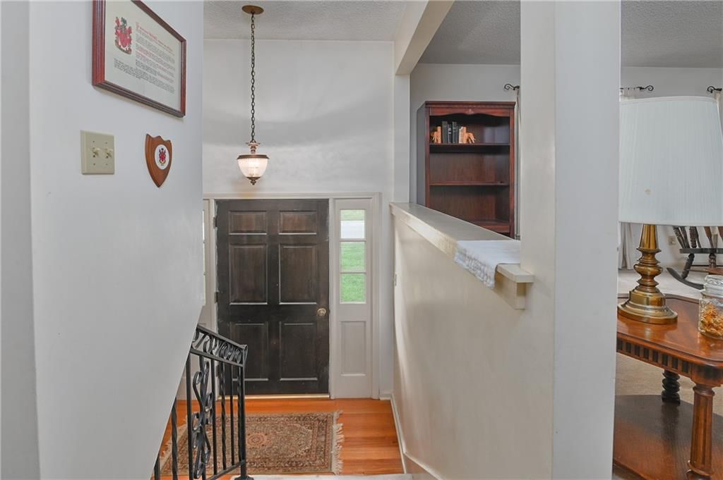 5816 Whispering Oaks Lane — photo 3