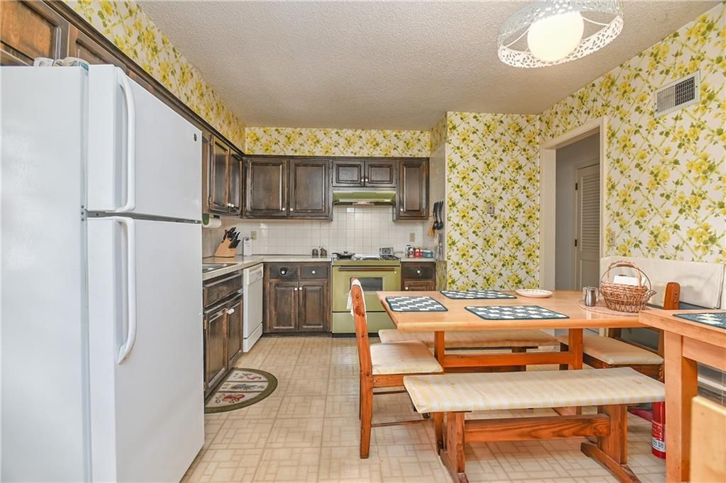 5816 Whispering Oaks Lane — photo 10