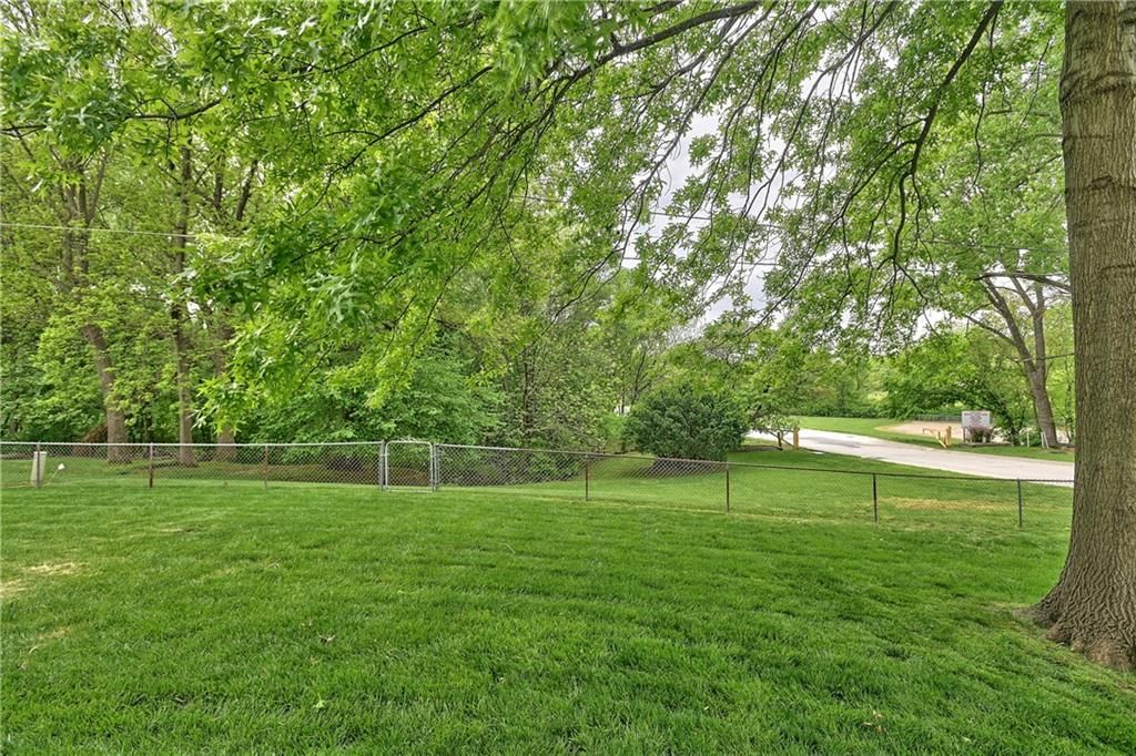 5816 Whispering Oaks Lane — photo 26