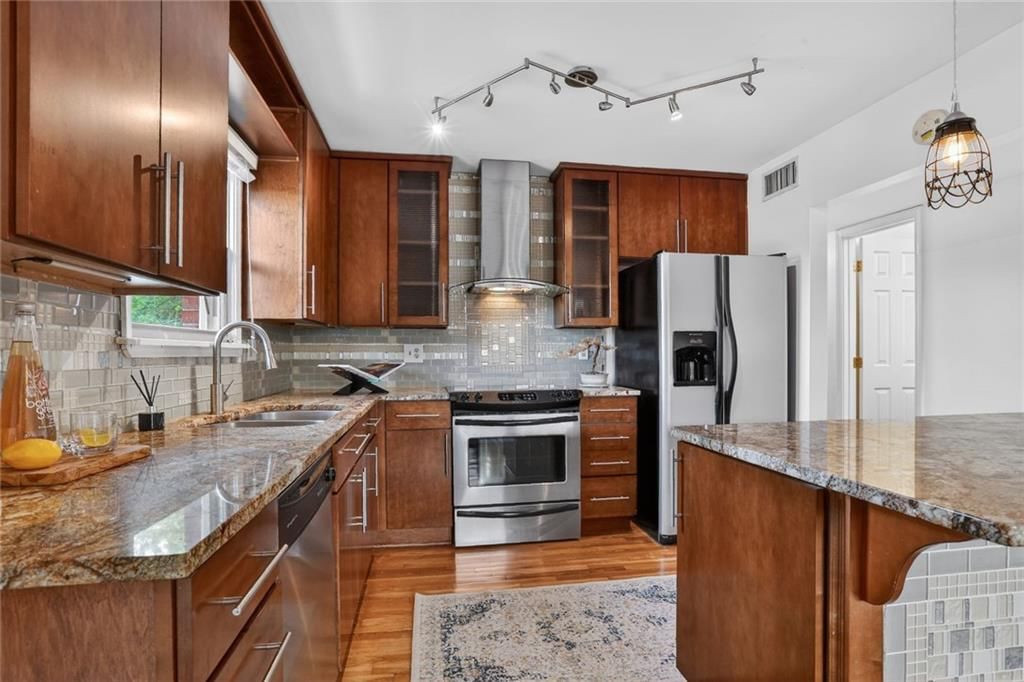 4213 Clark Avenue — photo 9