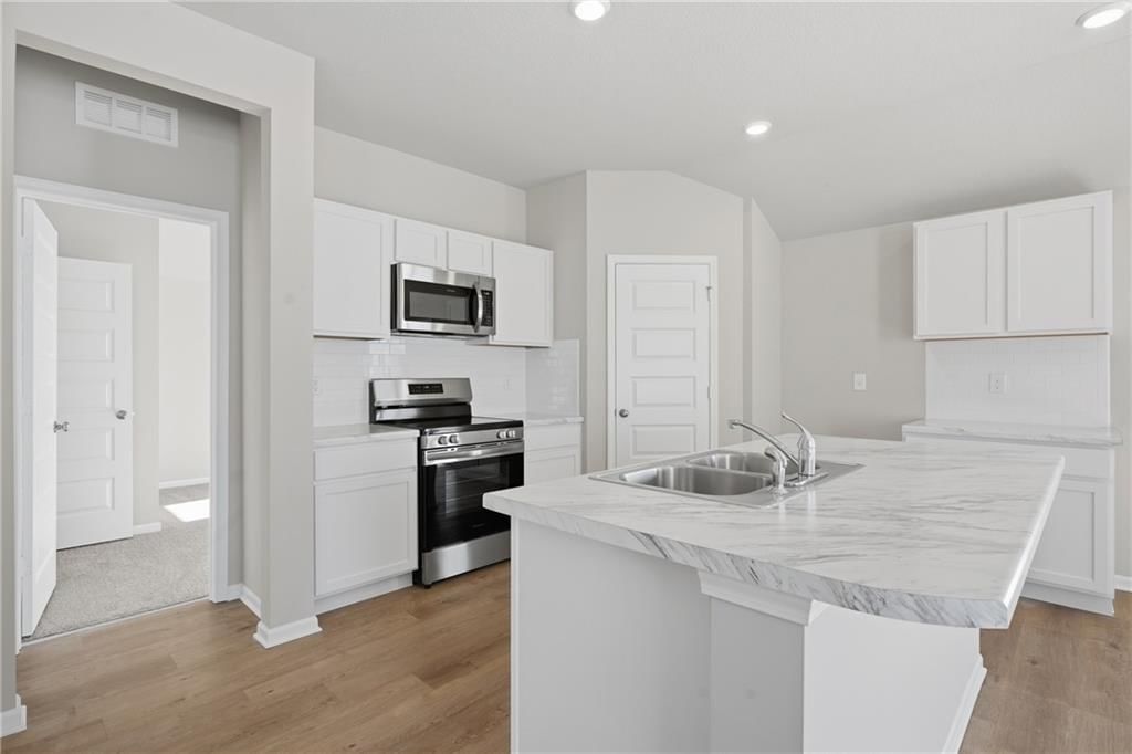 468 Valley View Drive — photo 4