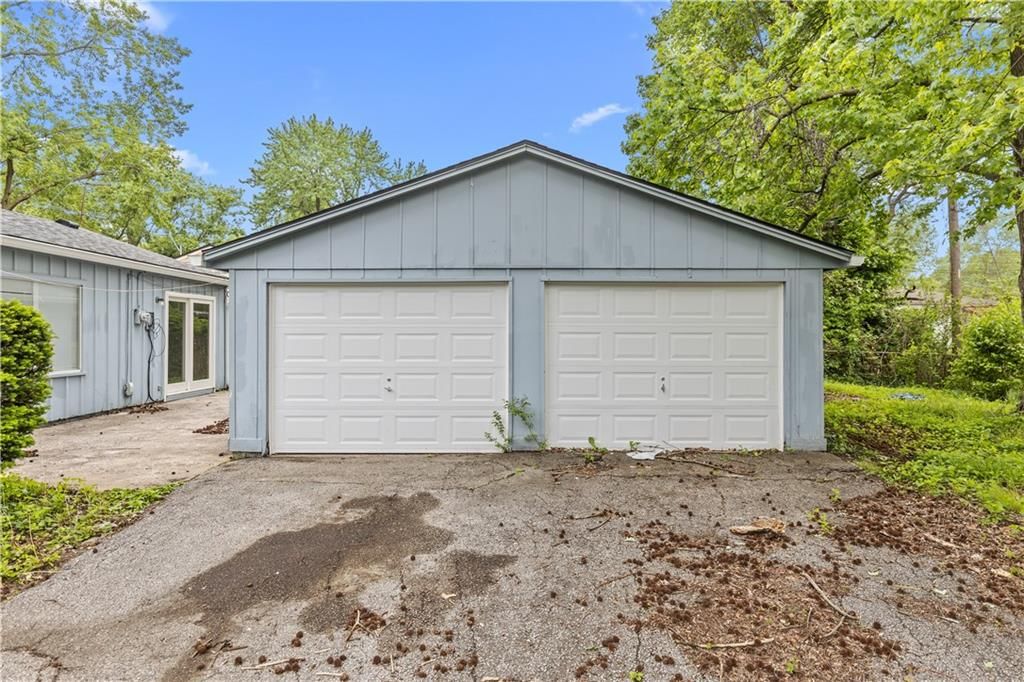 9200 Stark Avenue — photo 14