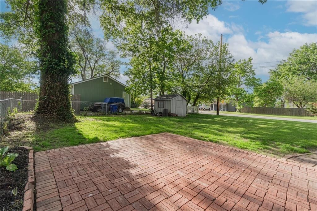 318 W Cedar Street — photo 43