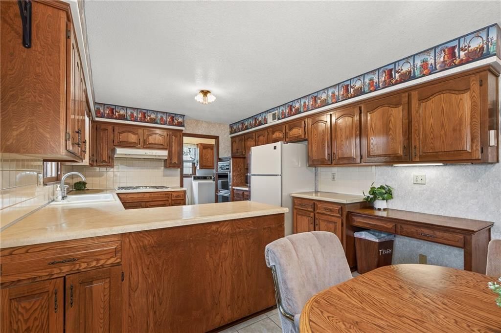 24345 W 71st Street — photo 8