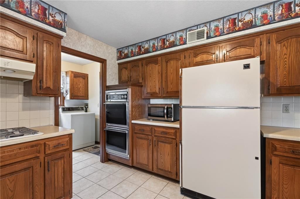 24345 W 71st Street — photo 9