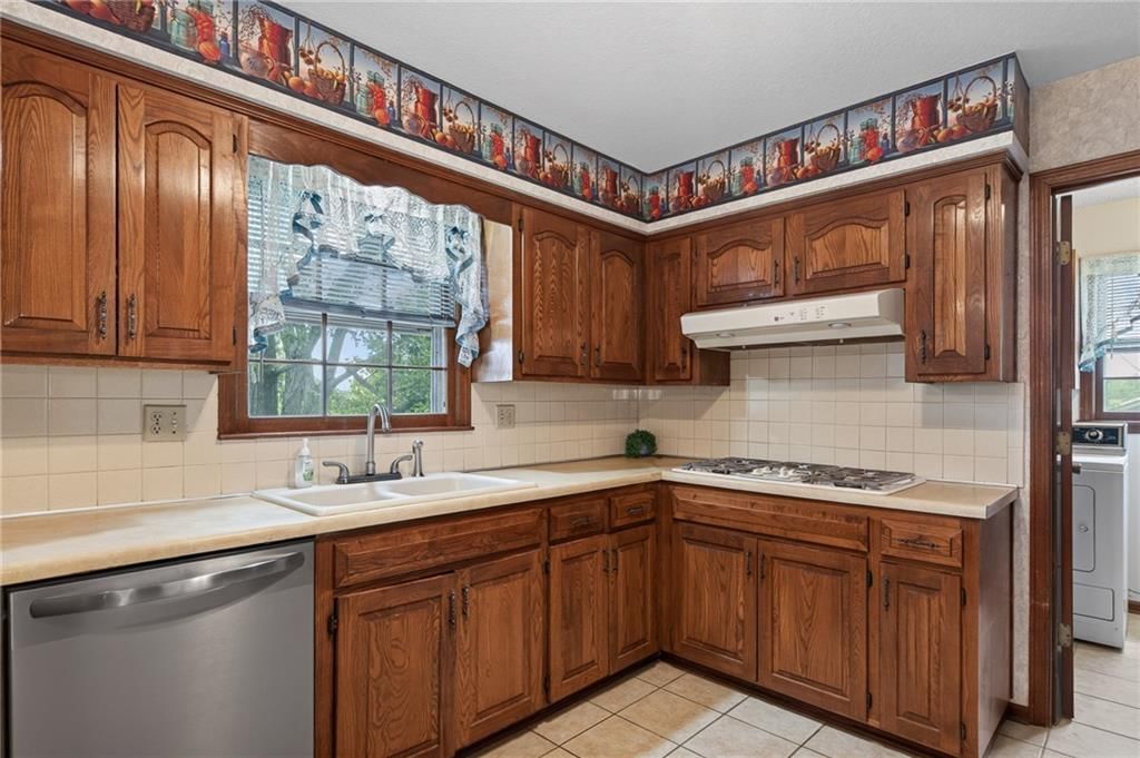 24345 W 71st Street — photo 10