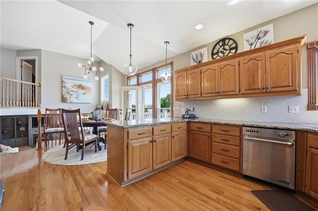 521 SW Graystone Drive — photo 19