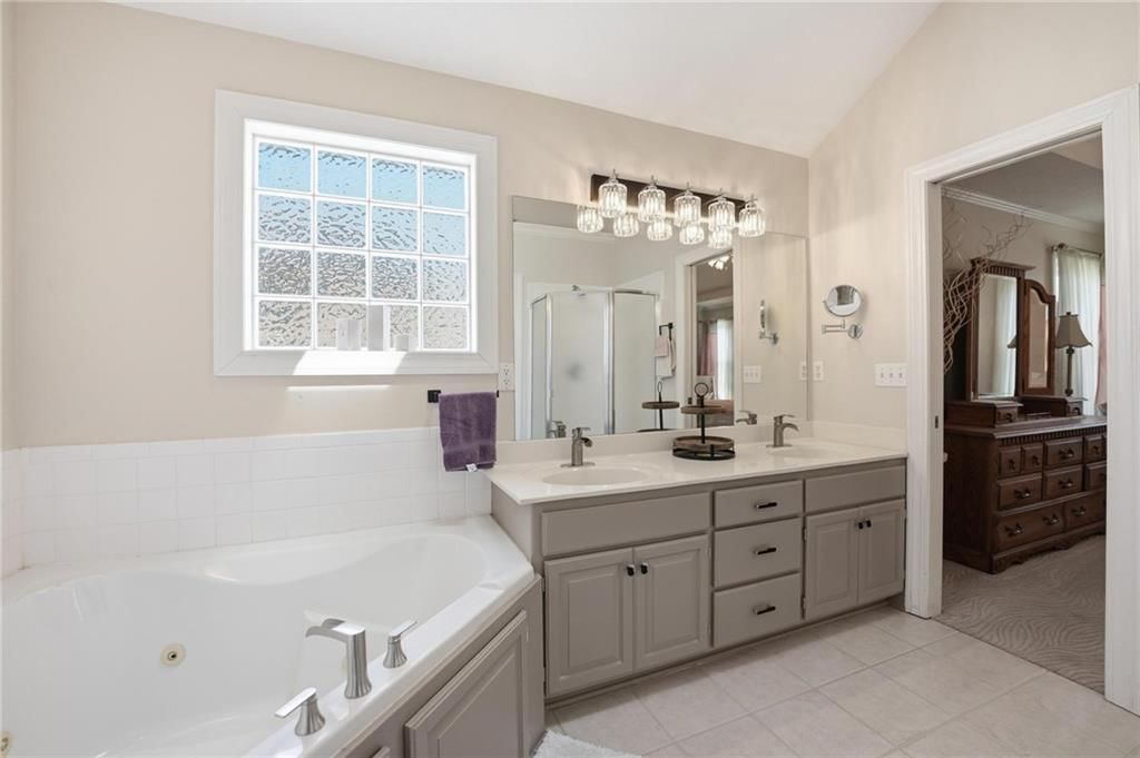 521 SW Graystone Drive — photo 25