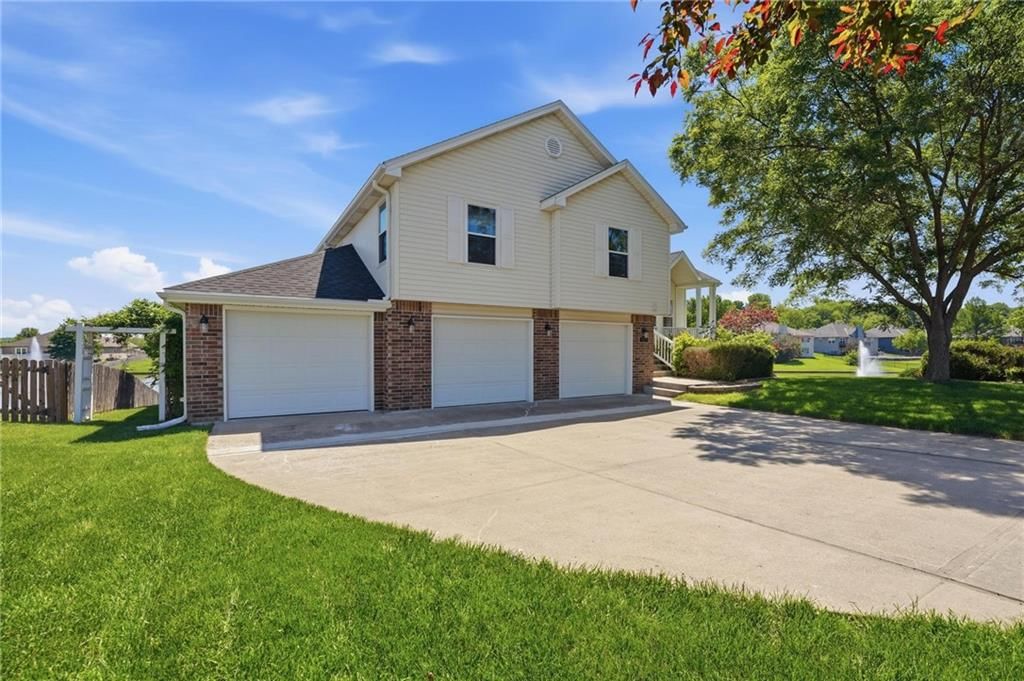 521 SW Graystone Drive — photo 51