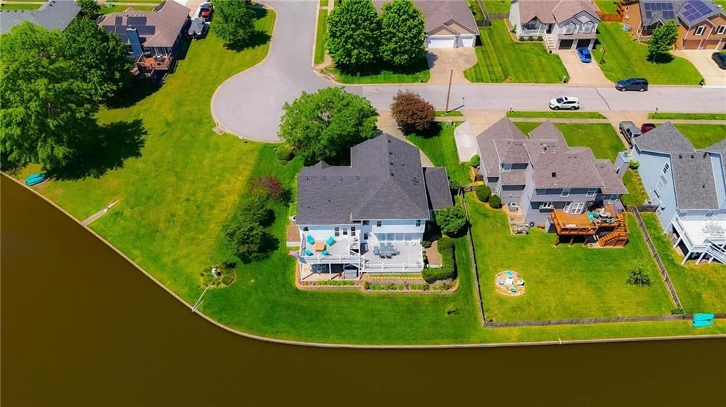 521 SW Graystone Drive — photo 57