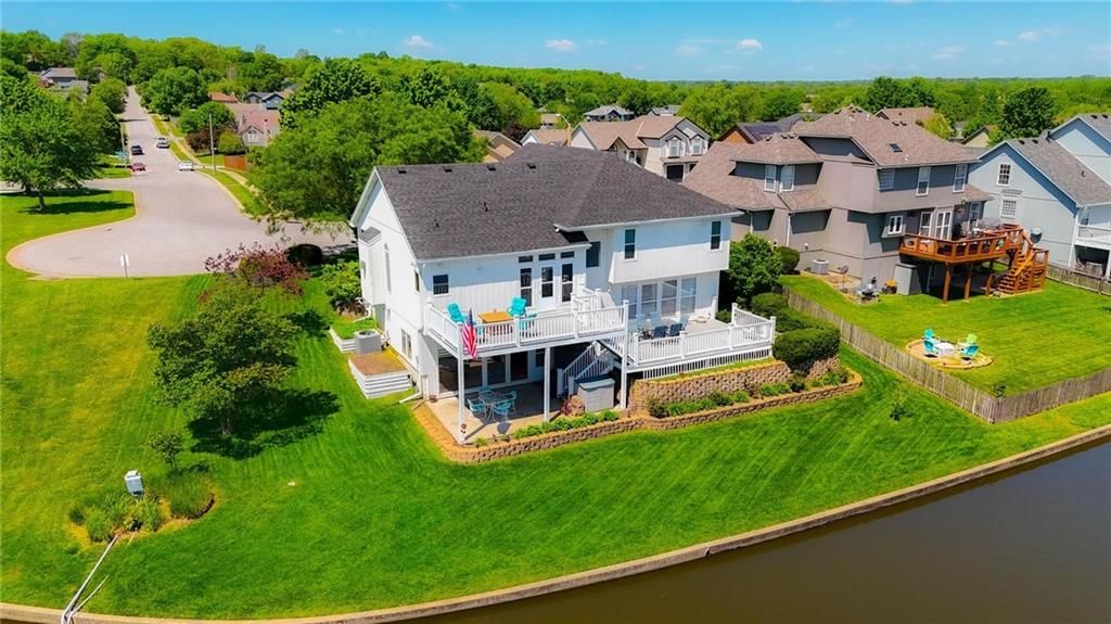 521 SW Graystone Drive — photo 59
