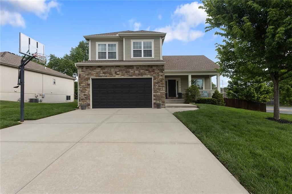 1740 NE Nine Oaks Drive — photo 3