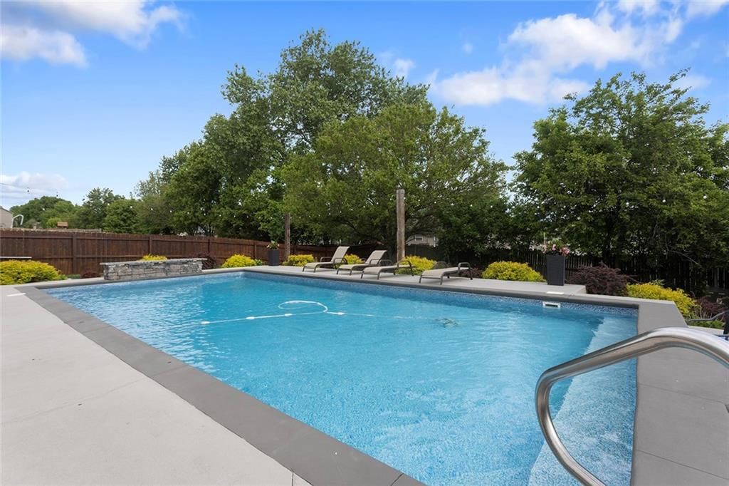 1740 NE Nine Oaks Drive — photo 5