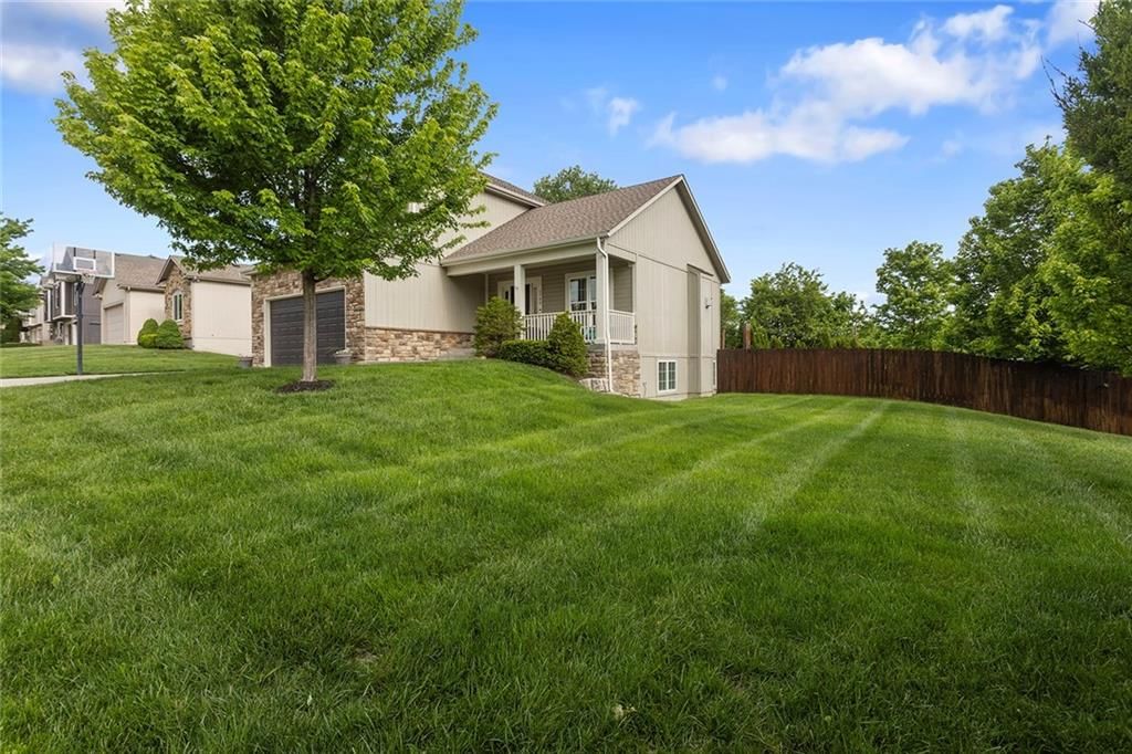 1740 NE Nine Oaks Drive — photo 9
