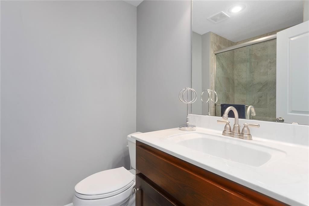 1740 NE Nine Oaks Drive — photo 32