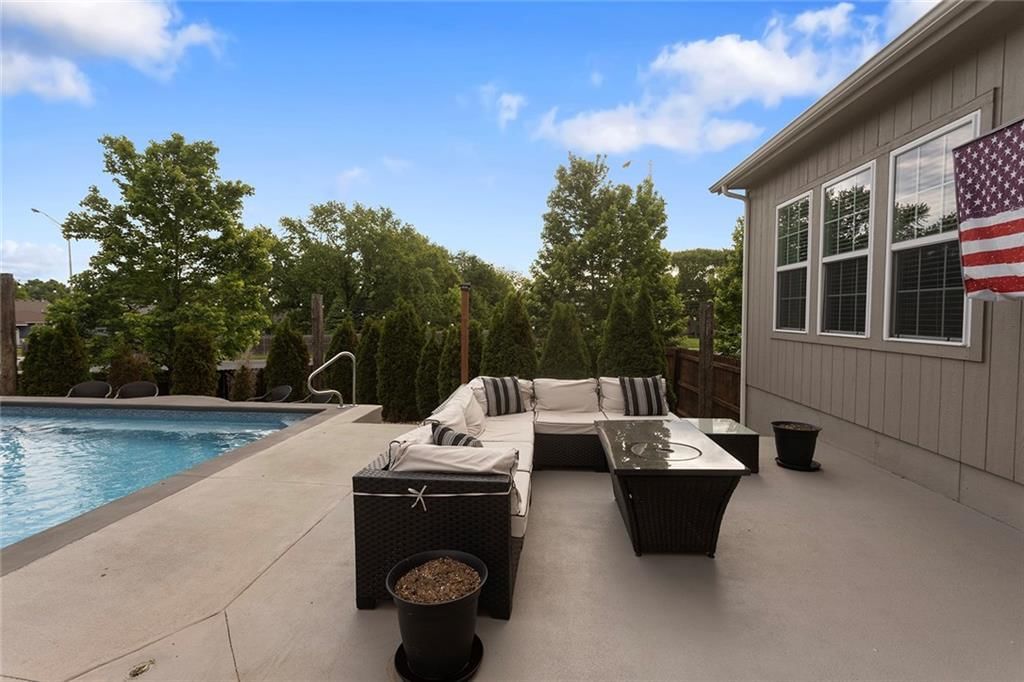 1740 NE Nine Oaks Drive — photo 34