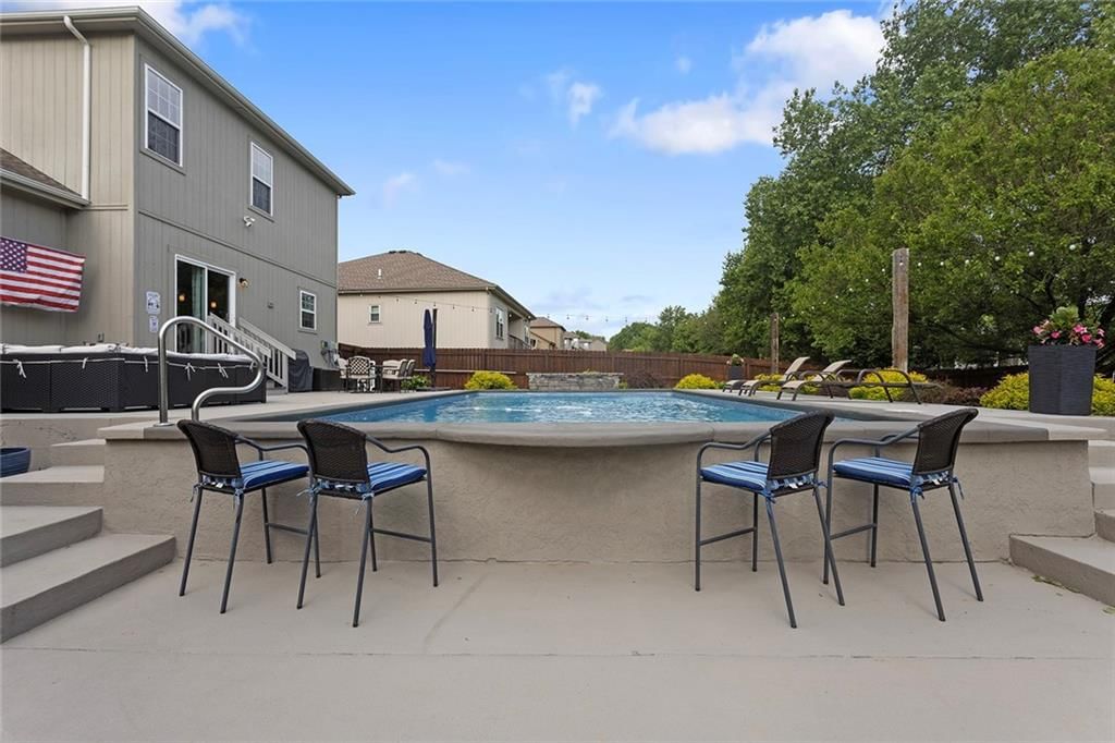 1740 NE Nine Oaks Drive — photo 37