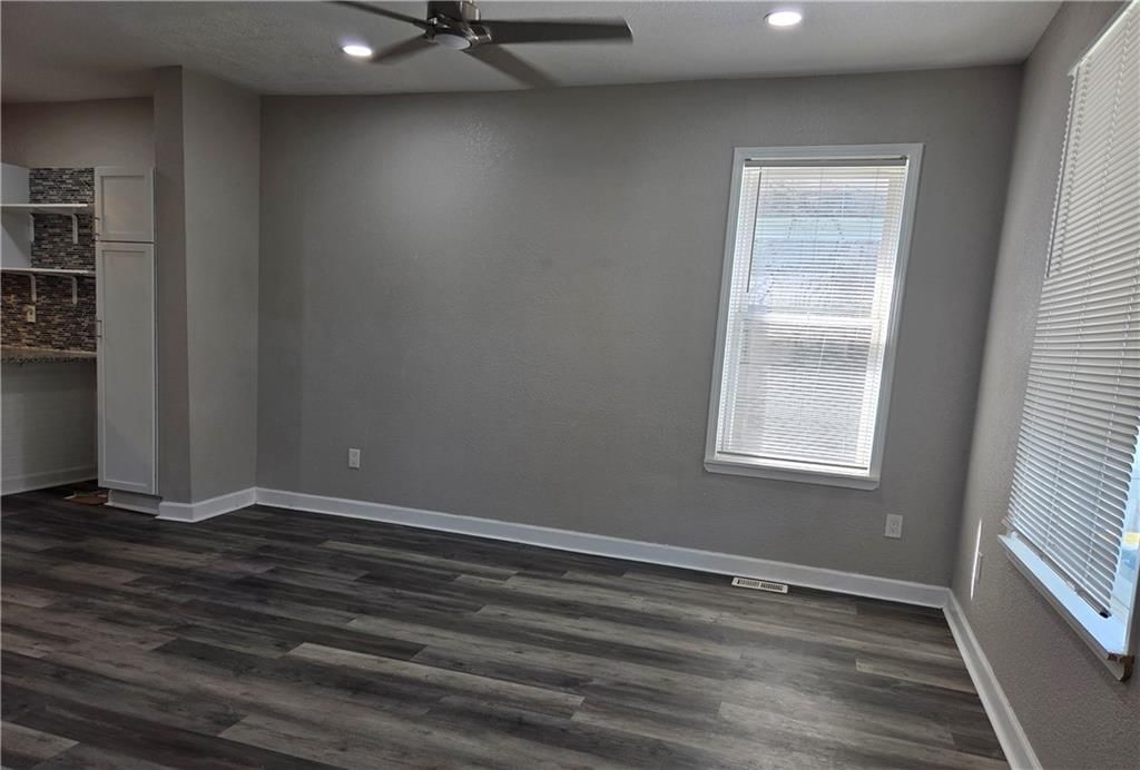 3321 Wabash Avenue — photo 10