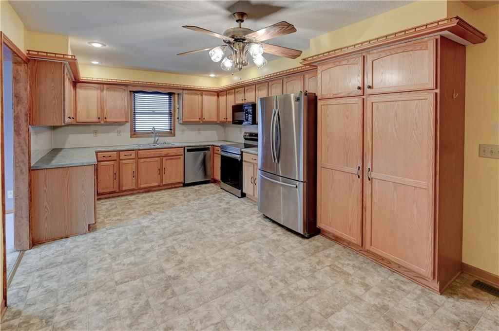 3711 NE Ellison Drive — photo 4