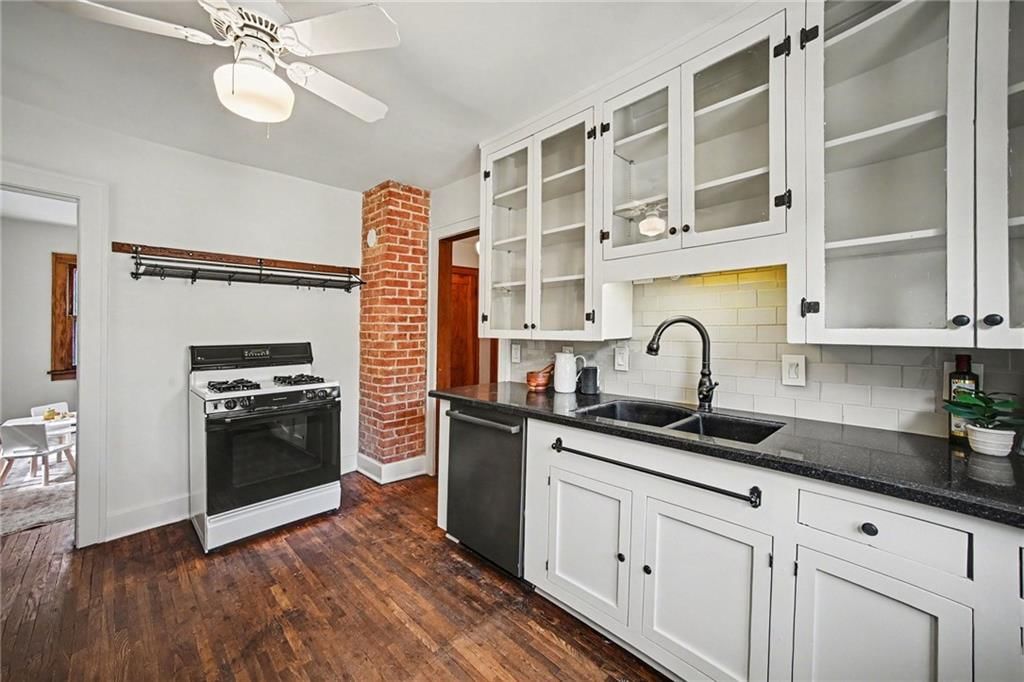5729 Charlotte Street — photo 11