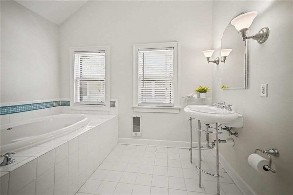 5729 Charlotte Street — photo 21