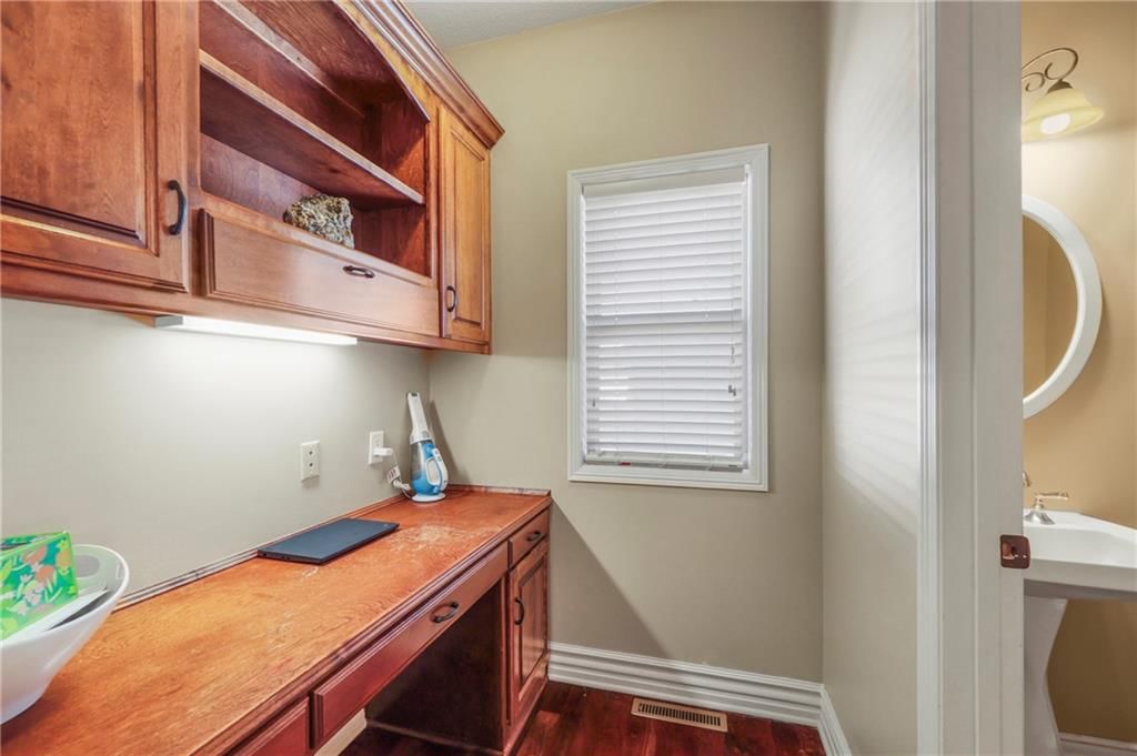 1205 Wiltshire Boulevard — photo 13