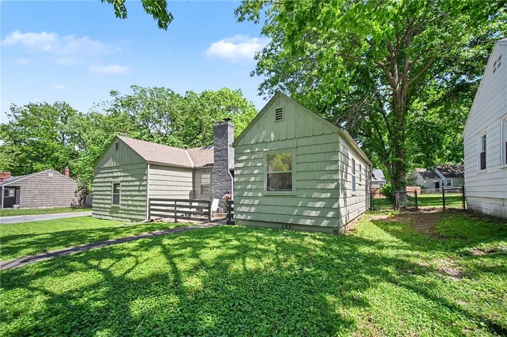 5225 Sycamore Drive — photo 2