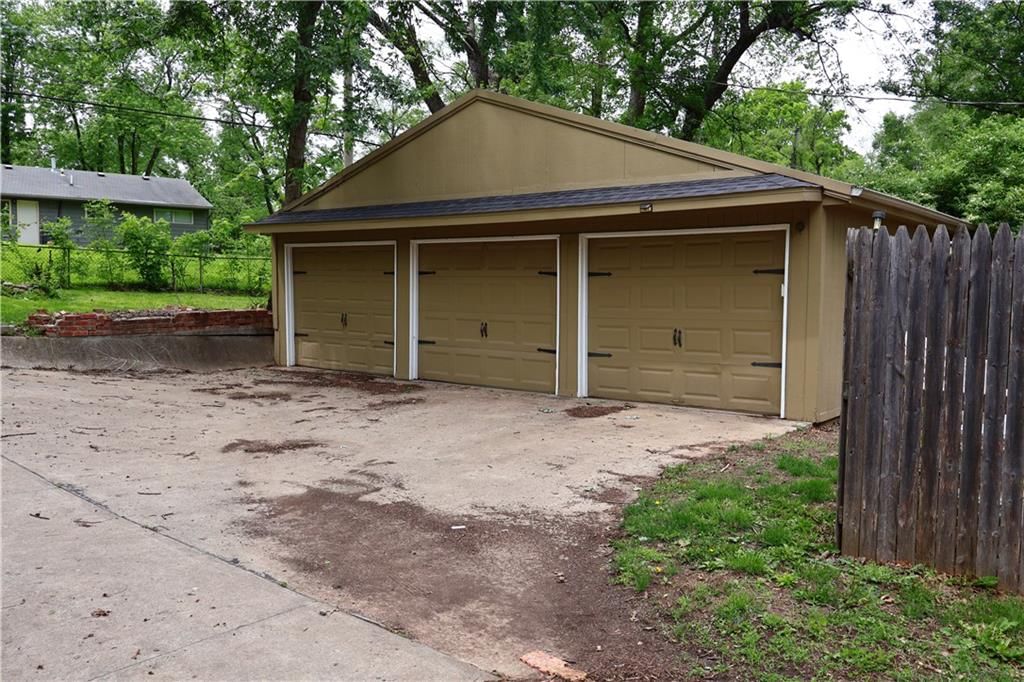 10710 Newton Avenue — photo 21